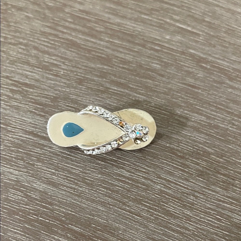 Artisan Flip Flop Brooch - Picture 1 of 6
